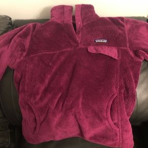 Burgundy women’s Patagonia sweatshirt size small